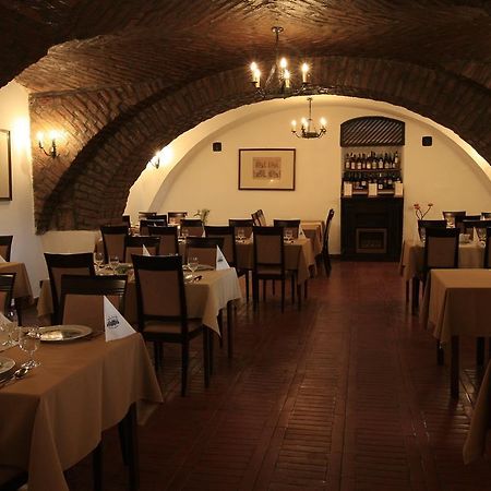 Teleki-Degenfeld Kastelyszallo Szirak Restoran gambar