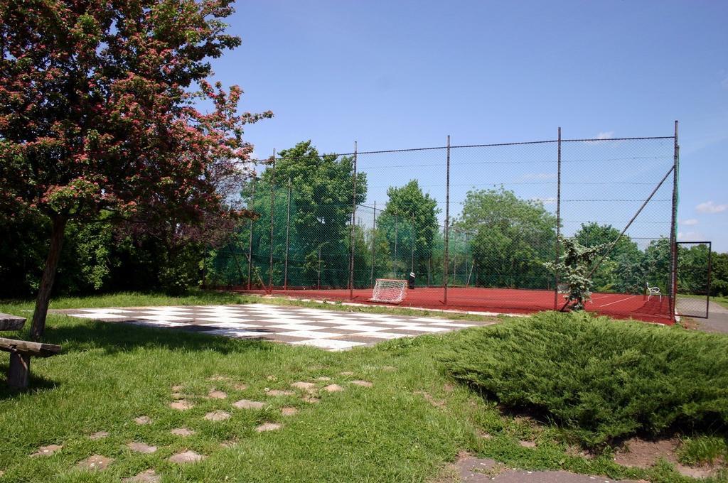 Teleki-Degenfeld Kastelyszallo Szirak Luaran gambar